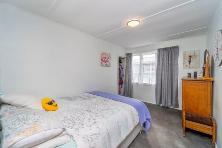 Photo of property in 2 Kent Street, Carterton, 5713