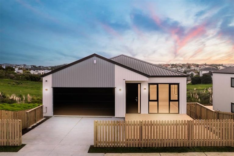 Photo of property in 25 Whakairo Crescent, Gulf Harbour, Whangaparaoa, 0930