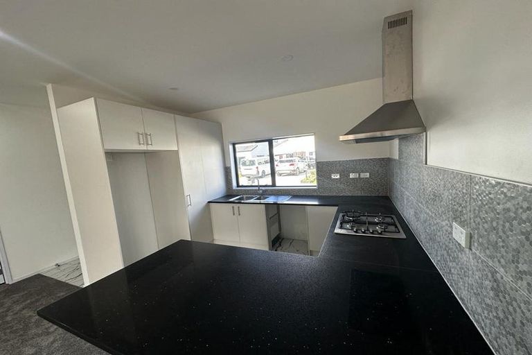 Photo of property in 4 Nagra Lane, Papakura, 2110