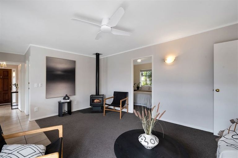 Photo of property in 19 Palomino Drive, Henderson, Auckland, 0612