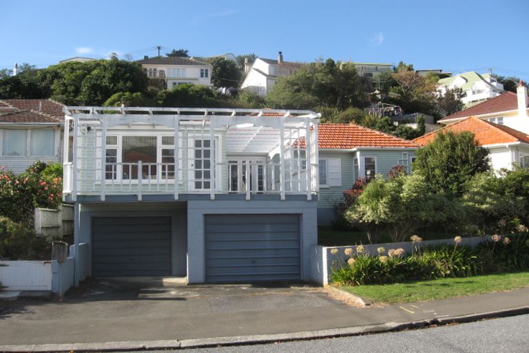 Photo of property in 15 Ashleigh Crescent, Miramar, Wellington, 6022