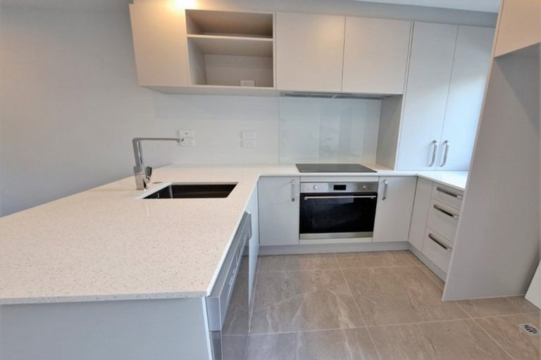 Photo of property in 2/47 Awaroa Road, Sunnyvale, Auckland, 0612