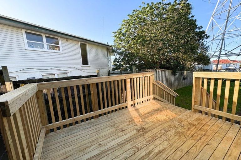 Photo of property in 47 Coniston Avenue, Te Atatu South, Auckland, 0610