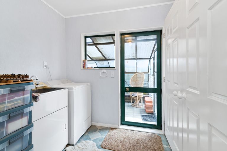 Photo of property in 59 Robinson Avenue, Holdens Bay, Rotorua, 3010