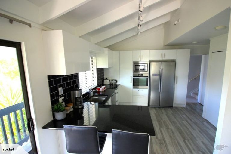 Photo of property in 2/660 Beach Road, Browns Bay, Auckland, 0630