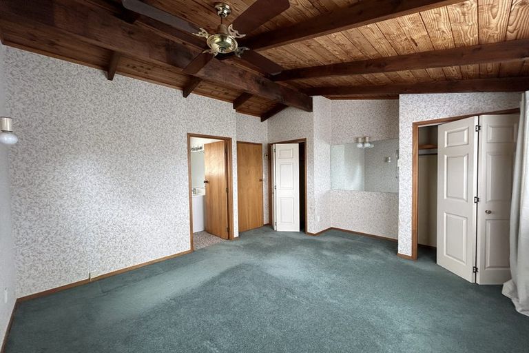 Photo of property in 14a Chablis Place, Henderson, Auckland, 0612