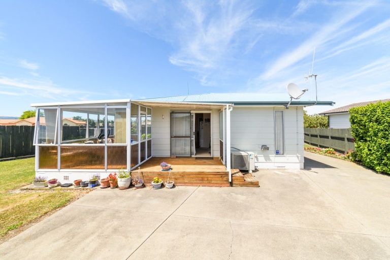Photo of property in 32 Leander Place, Milson, Palmerston North, 4414