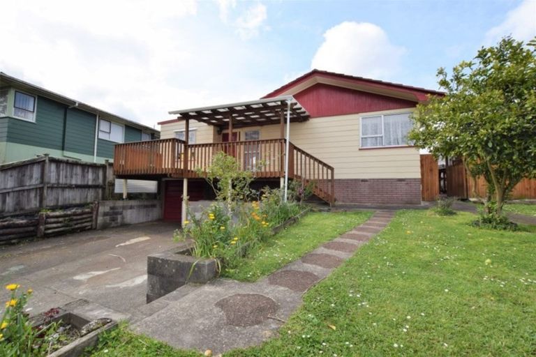 Photo of property in 38 Larissa Avenue, Henderson, Auckland, 0610