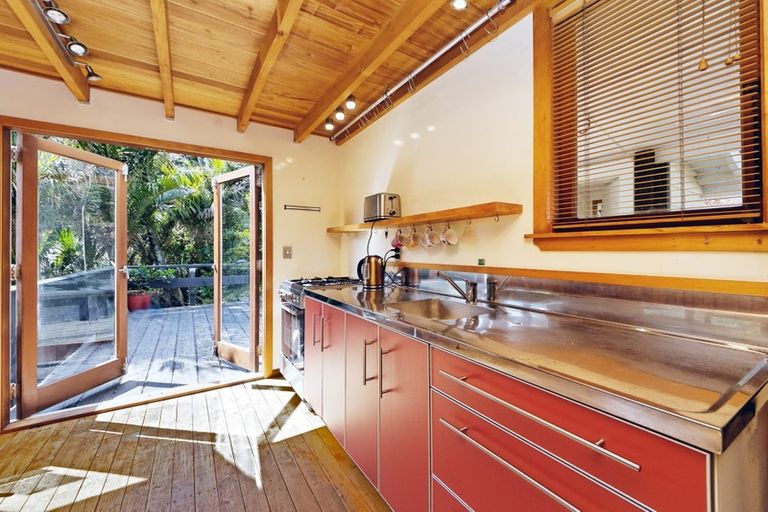 Photo of property in 71 Karekare Road, Karekare, New Lynn, 0772