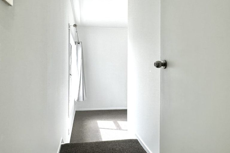 Photo of property in 2/44 Darren Crescent, Half Moon Bay, Auckland, 2012