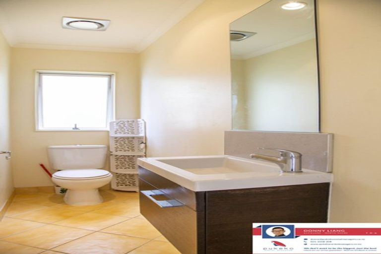 Photo of property in 6 Canary Place, Unsworth Heights, Auckland, 0632