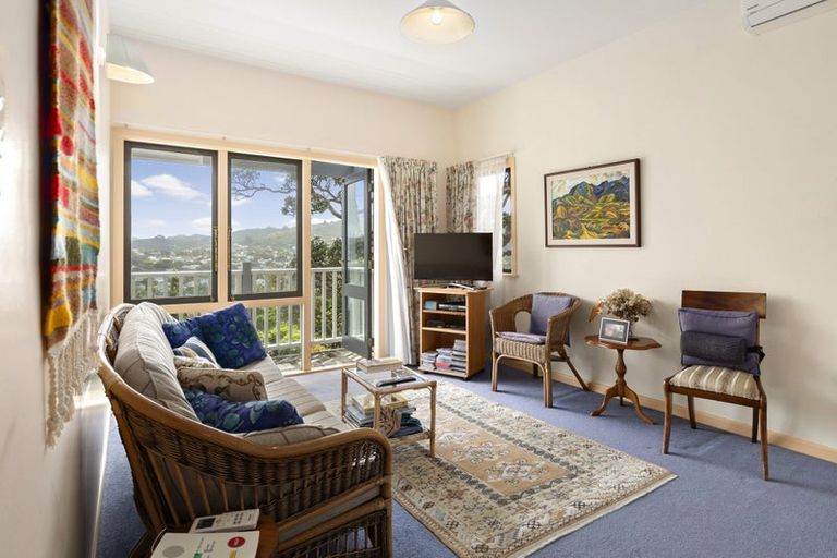 Photo of property in 26 Harbour View Road, Northland, Wellington, 6012