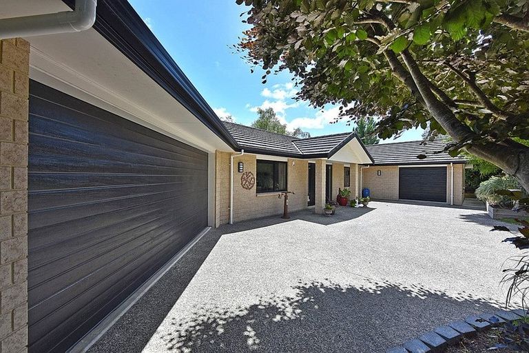 Photo of property in 33 Kahikatea Lane, Brown Owl, Upper Hutt, 5018