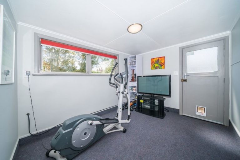 Photo of property in 17 Swansea Street, Hokowhitu, Palmerston North, 4410