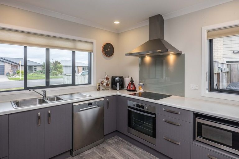 Photo of property in 76 Awatea Avenue, Paraparaumu, 5032