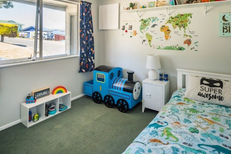 Photo of property in 1 Tregear Place, Camborne, Porirua, 5026