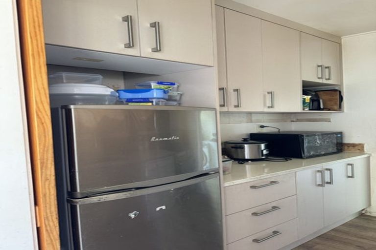 Photo of property in 17 Edgeworth Road, Glenfield, Auckland, 0629