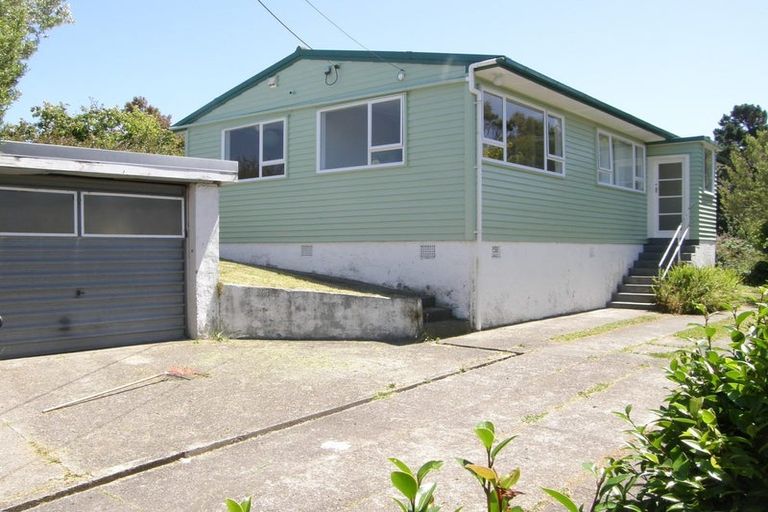 Photo of property in 37 Ranui Terrace, Tawa, Wellington, 5028