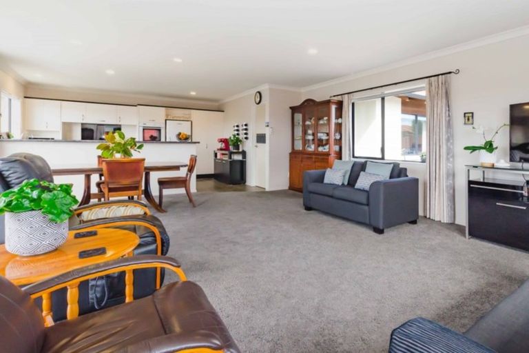Photo of property in 11 Central Park, Paraparaumu Beach, Paraparaumu, 5032