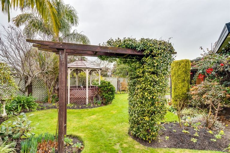 Photo of property in 1 Sloane Place, Taradale, Napier, 4112