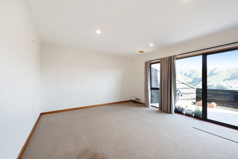 Photo of property in 16a Parklands Drive, Karori, Wellington, 6012
