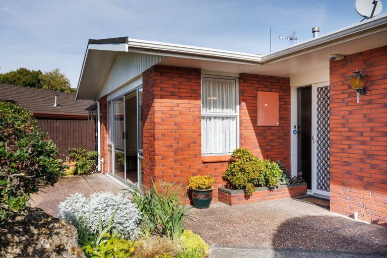 Photo of property in 18 Westhaven Grove, Takaro, Palmerston North, 4412