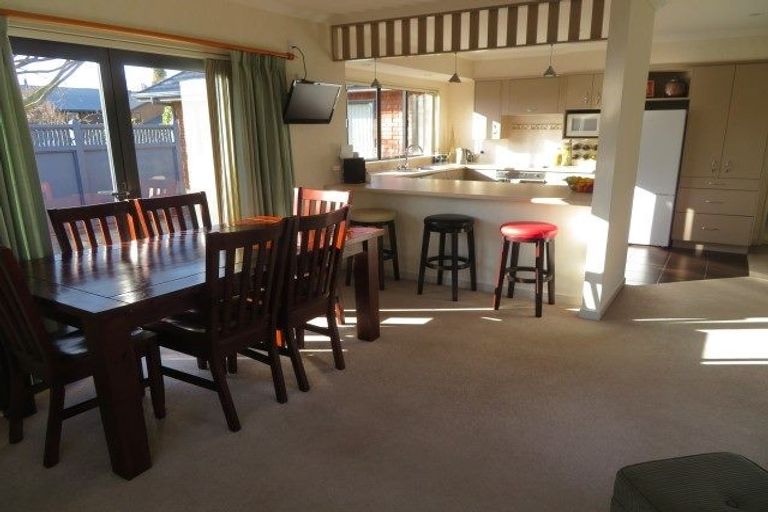 Photo of property in 12 Mana Place, Awapuni, Palmerston North, 4412
