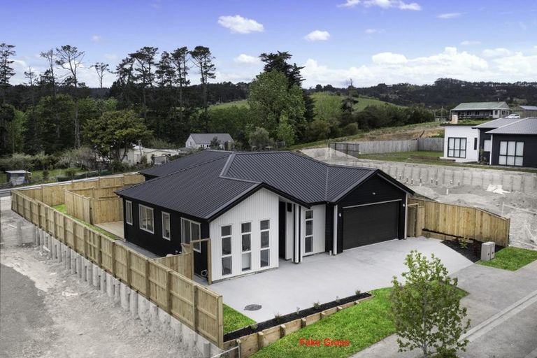 Photo of property in 17 Minerva Avenue, Helensville, 0800