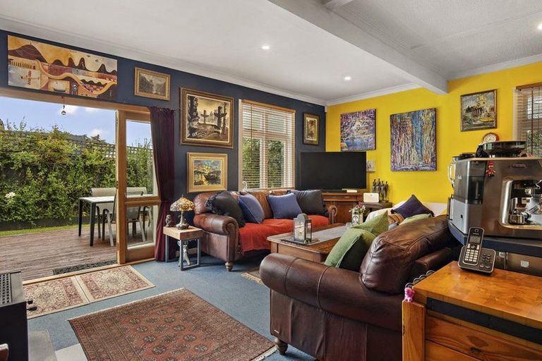 Photo of property in 92 Townsend Road, Miramar, Wellington, 6022