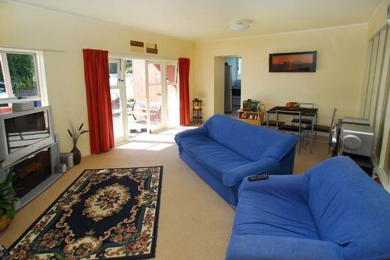 Photo of property in 1 Lauderdale Road, Birkdale, Auckland, 0626
