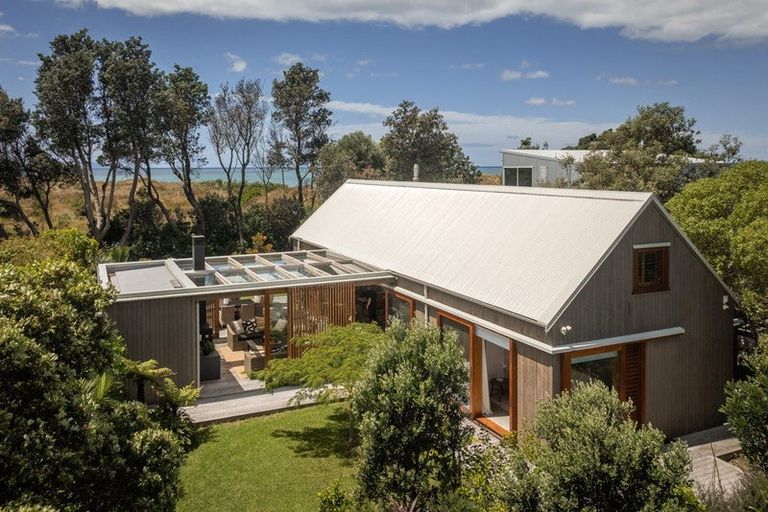 Photo of property in 2 Sea Crest Place, Bowentown, Waihi Beach, 3177