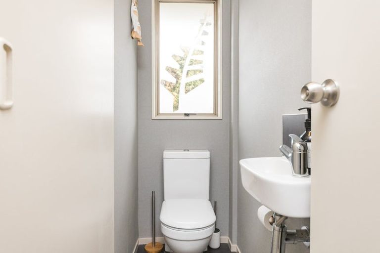 Photo of property in 24 Gorton Street, Bulls, 4818