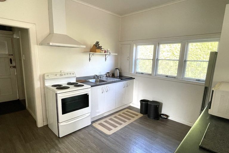 Photo of property in 813 Waitakere Road, Kumeu, 0891