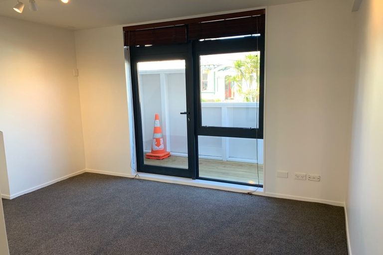 Photo of property in Pirie Street Townhouses, 3/35 Pirie Street, Mount Victoria, Wellington, 6011