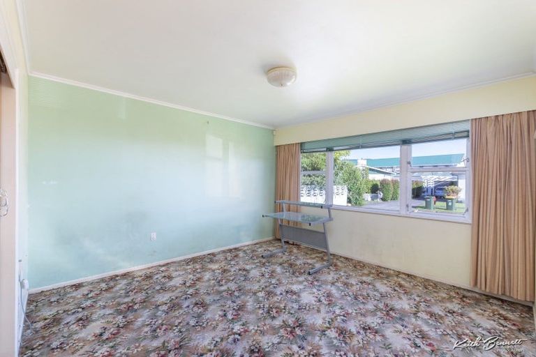 Photo of property in 51 Holyoake Crescent, Avalon, Lower Hutt, 5011