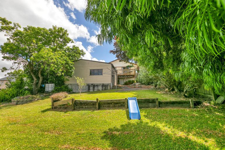 Photo of property in 4 Chamberlain Road, Massey, Auckland, 0614
