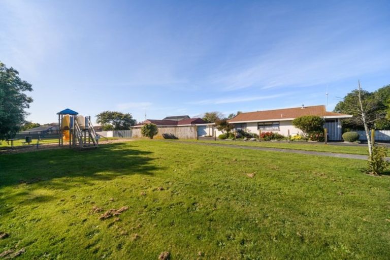 Photo of property in 32 Cecil Place, Cloverlea, Palmerston North, 4412