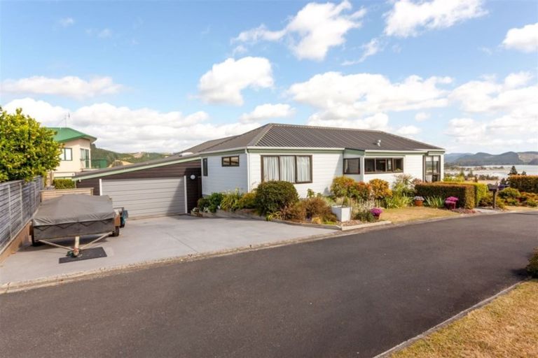 Photo of property in 136 Tirohanga Drive, Whangamata, 3620