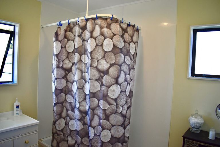 Photo of property in 28 Sarah Street, Waikawa Beach, Levin, 5573