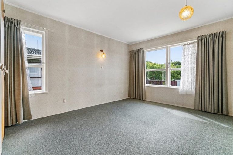 Photo of property in 42 Ray Small Drive, Pahurehure, Papakura, 2113