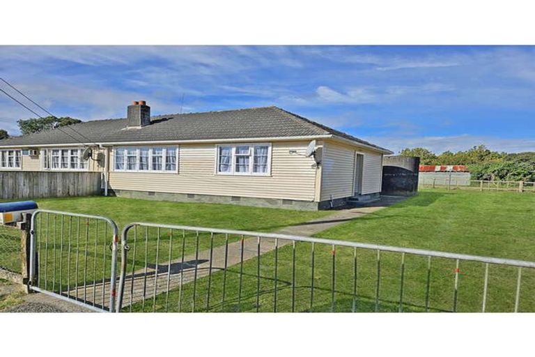 Photo of property in 18 Easton Street, Foxton, 4814