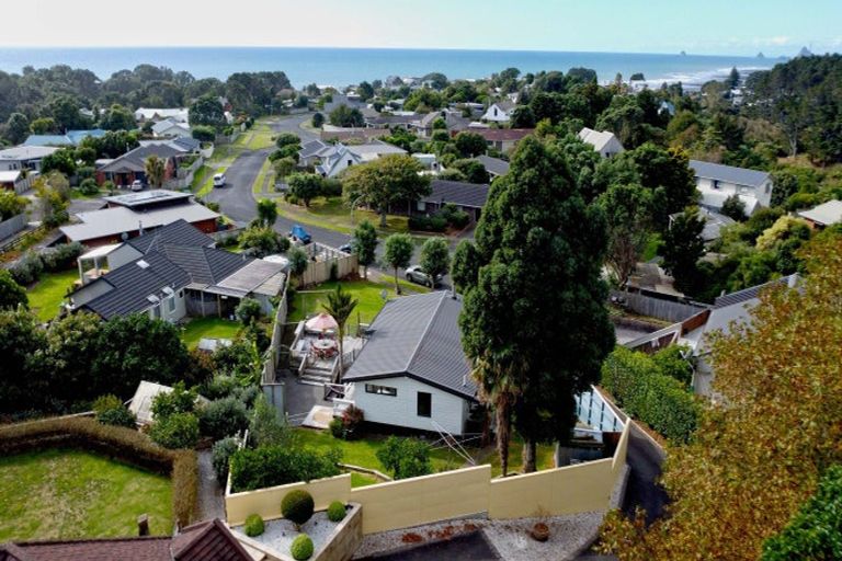 Photo of property in 10 Kaitake Place, Oakura, 4314