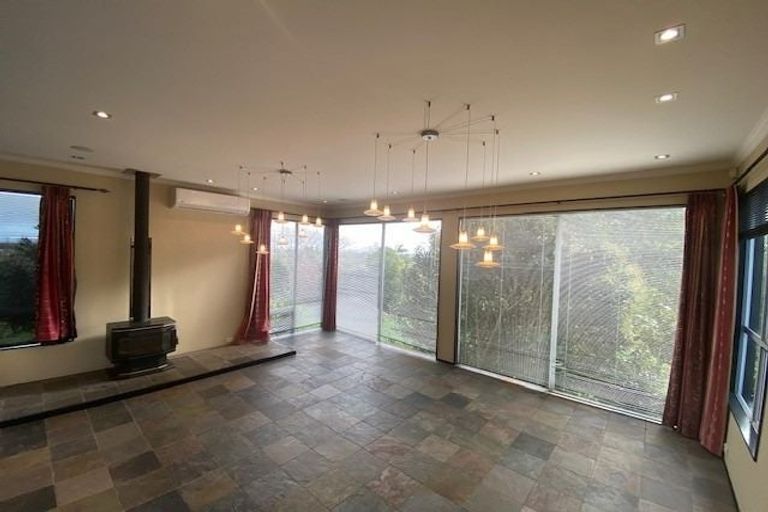 Photo of property in 87 Point View Drive, East Tamaki Heights, Auckland, 2016