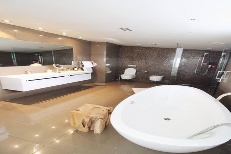 Photo of property in 1/2 Holiday Road, Milford, Auckland, 0620