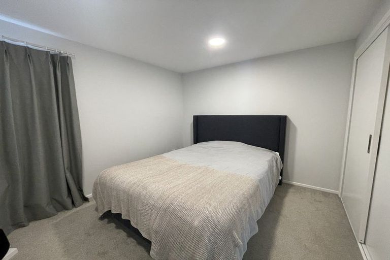 Photo of property in 24a Lyons Avenue, Murrays Bay, Auckland, 0630