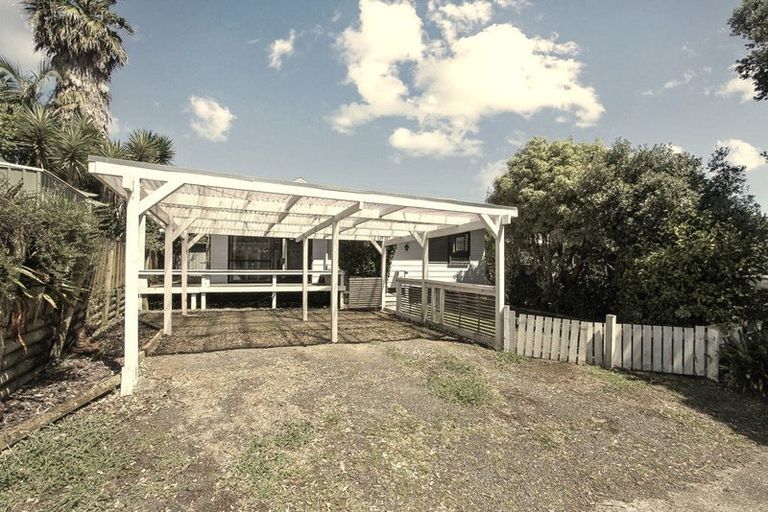 Photo of property in 17a Leaming Place, Clarks Beach, 2122