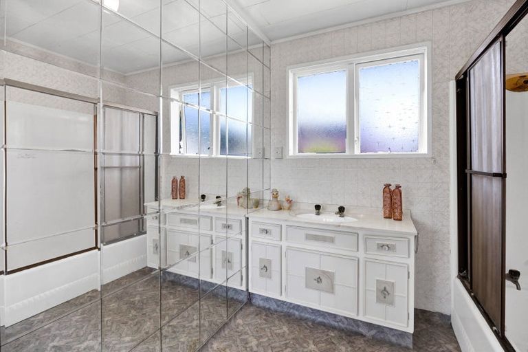 Photo of property in 40 High Street East, Waitara, 4320