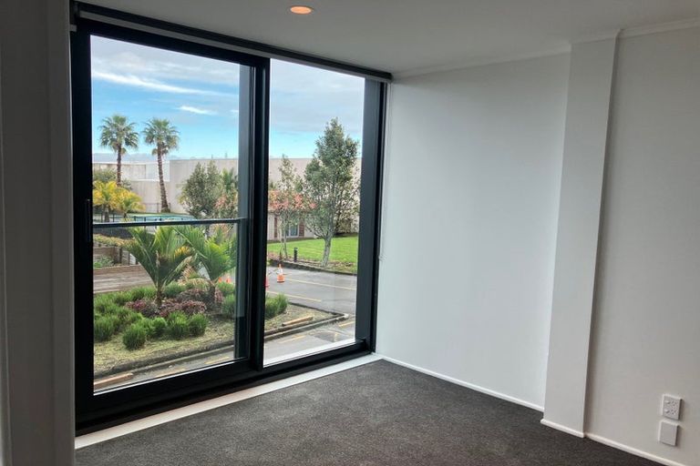 Photo of property in 2d/30 Westward Ho, Glen Eden, Auckland, 0602