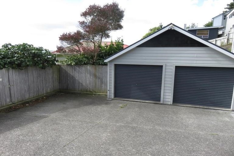 Photo of property in 4/25 Hollies Crescent, Johnsonville, Wellington, 6037