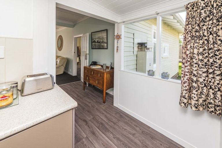 Photo of property in 2 Moore Avenue, Tawhero, Whanganui, 4501